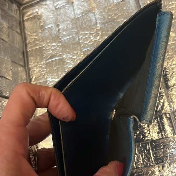 Authentic Louis Vuitton sapphire blue EPI bifold wallet - Picture 6 of 13